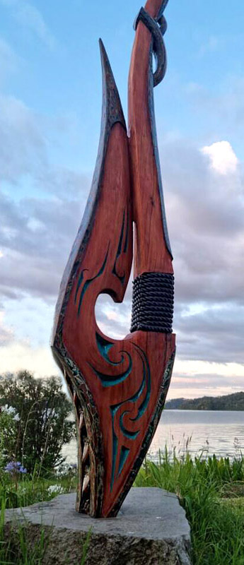 Joe Kemp nz maoria wood carving, manaia, totara